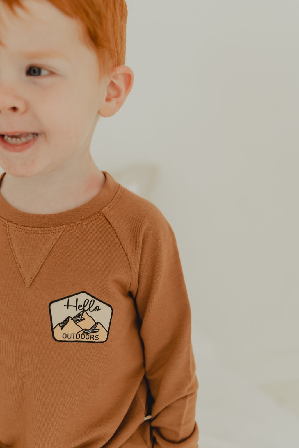 Raglan Sweatshirt | Hello Outdoors/Caramel