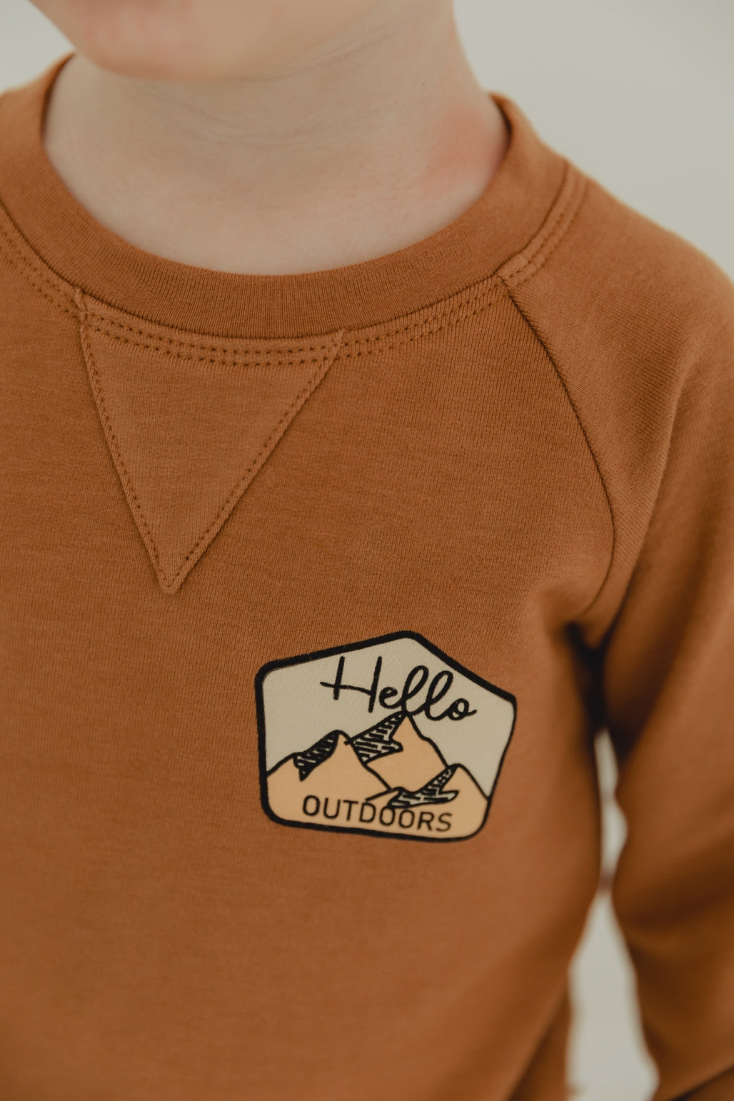 Raglan Sweatshirt | Hello Outdoors/Caramel